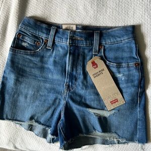 NWT Levi’s High Rise Denim Shorts Size 26